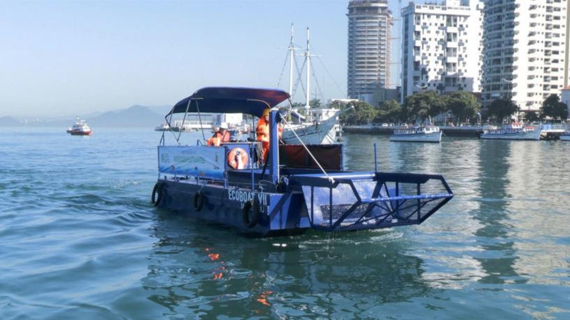 Santos começa a usar ecoboats para preservar os oceanos