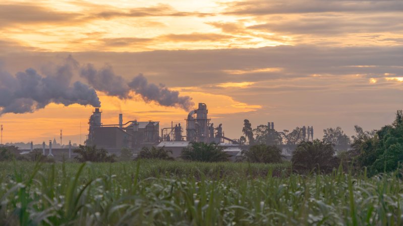 Usina de Carvão Mae Moh, Lampang City, Tailândia - Foto: Envato