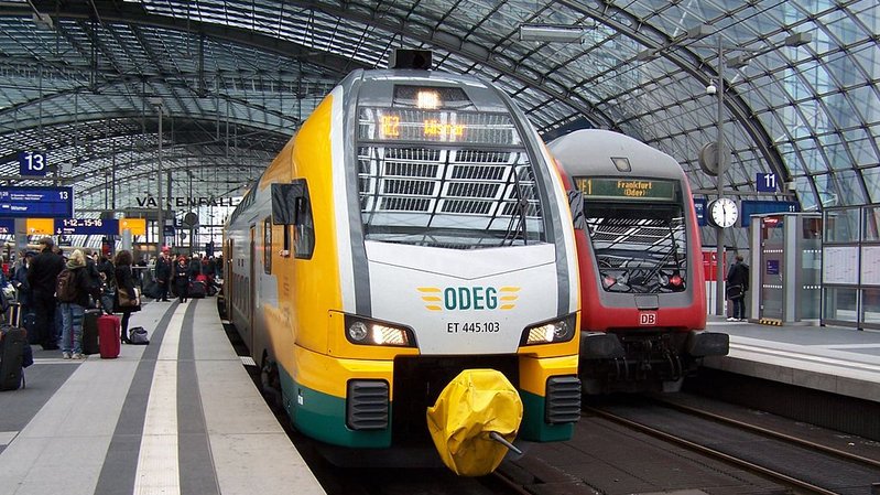 Movimento na Hauptbanhof de Berlin, Alemanha