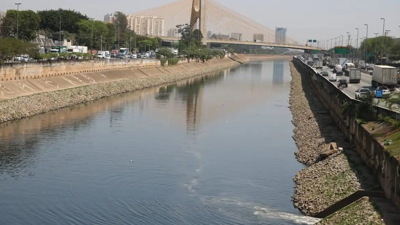 Rio Tietê continua vulnerável apesar de redução da mancha de poluição