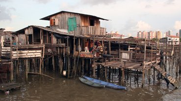Favela de palafitas em Belém (PA)